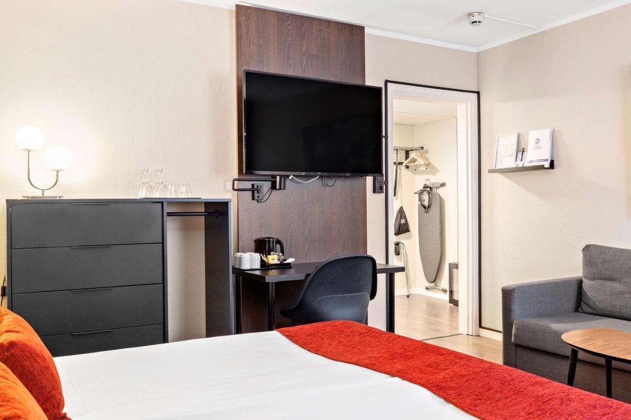Western Savoy Hotel